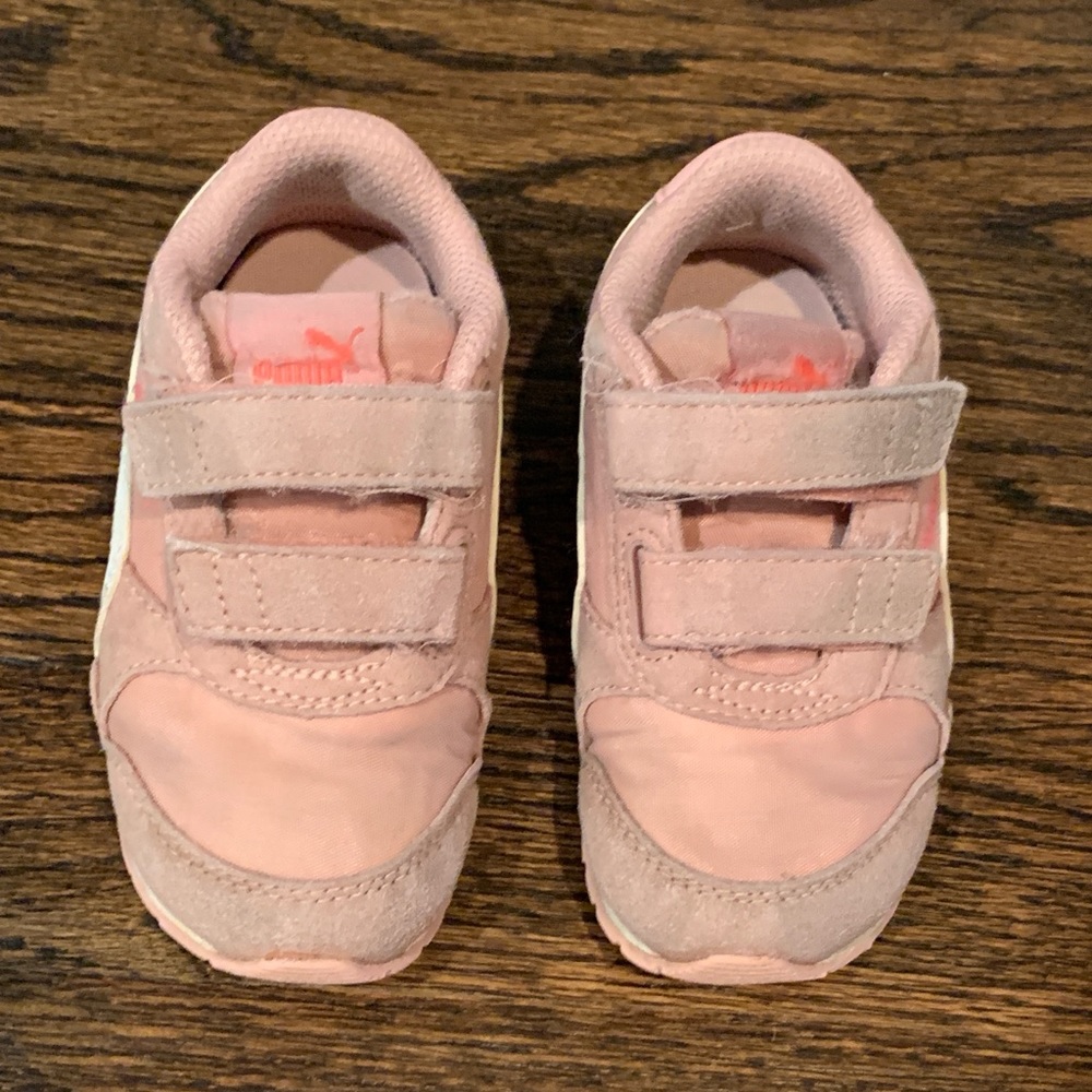 Puma ST Runner sneaker, size 6, pink